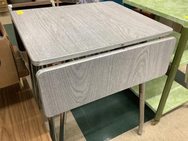 220 Mid Century Drop Leaf Table   0AKDWOTQC147BIJRM3Z5FG98UPL2NYEH.JPG